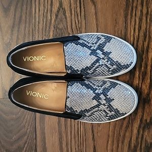 Vionic Shoes slightly worn, size 6
